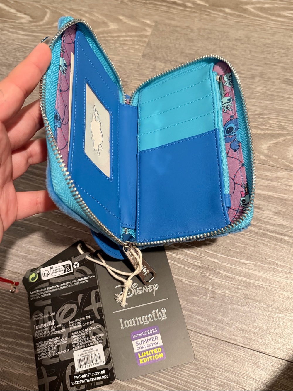 Loungefly Disney Stitch and Scrump Summer Convention 2023 LE flap wallet - Picture 3 of 3